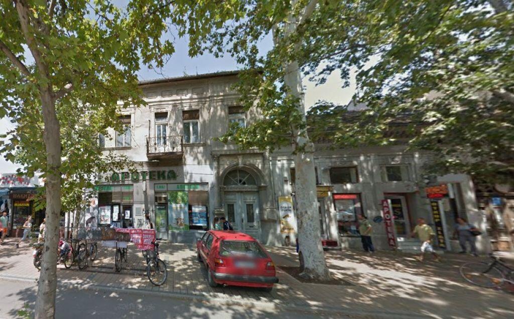 Ruši se oronula zgrada – na tom mestu niče višespratnica