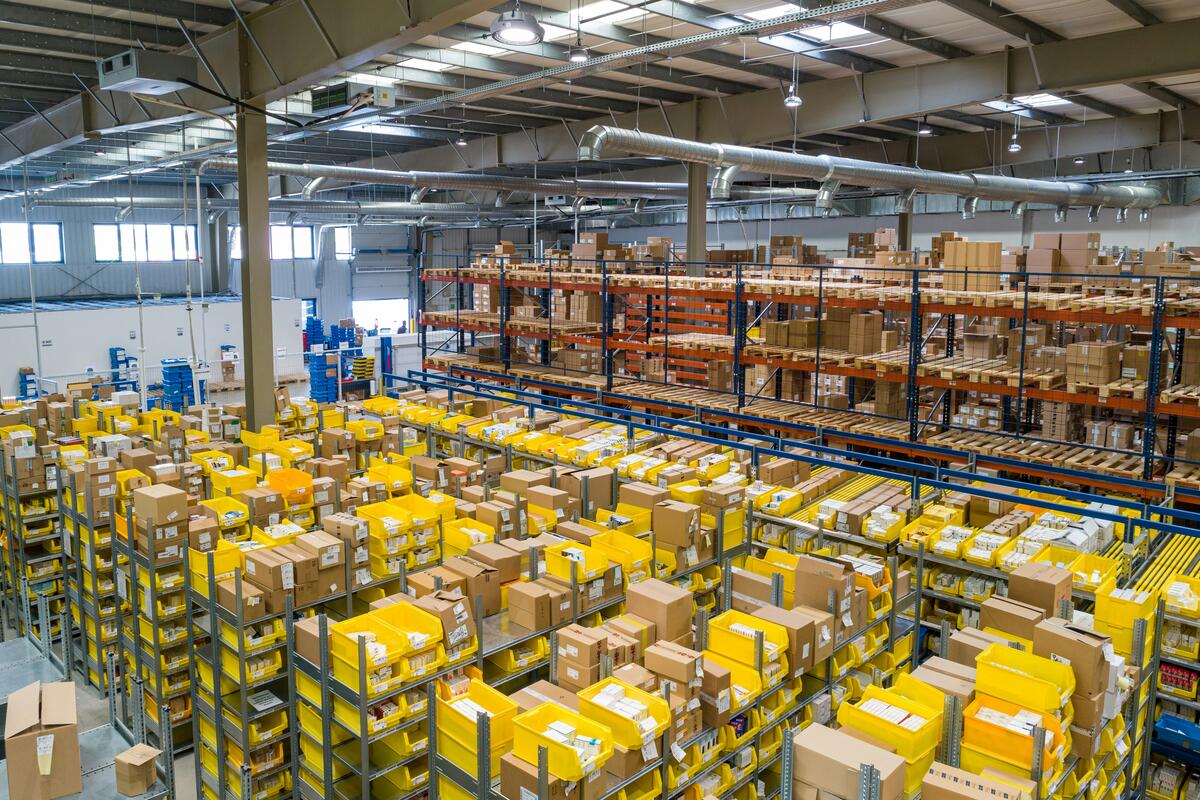 Kako unaprediti poslovanje kroz modernu logistiku i opremanje magacina