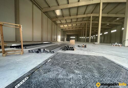 Warehouses to let in Skladišna hala - 6000m2, Krnješevci